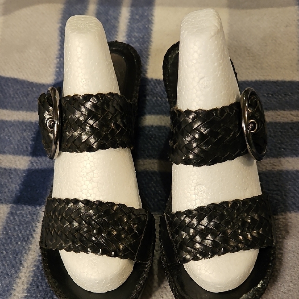 Nurture by Lamaze Black Sandals with Braided Straps 056
